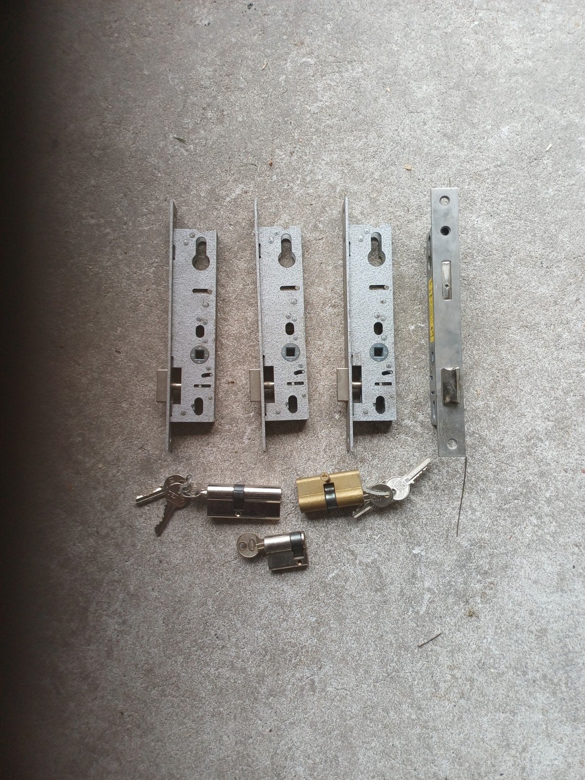 4 sloten en 3 cilinders, Ophalen, Nieuw, Slot