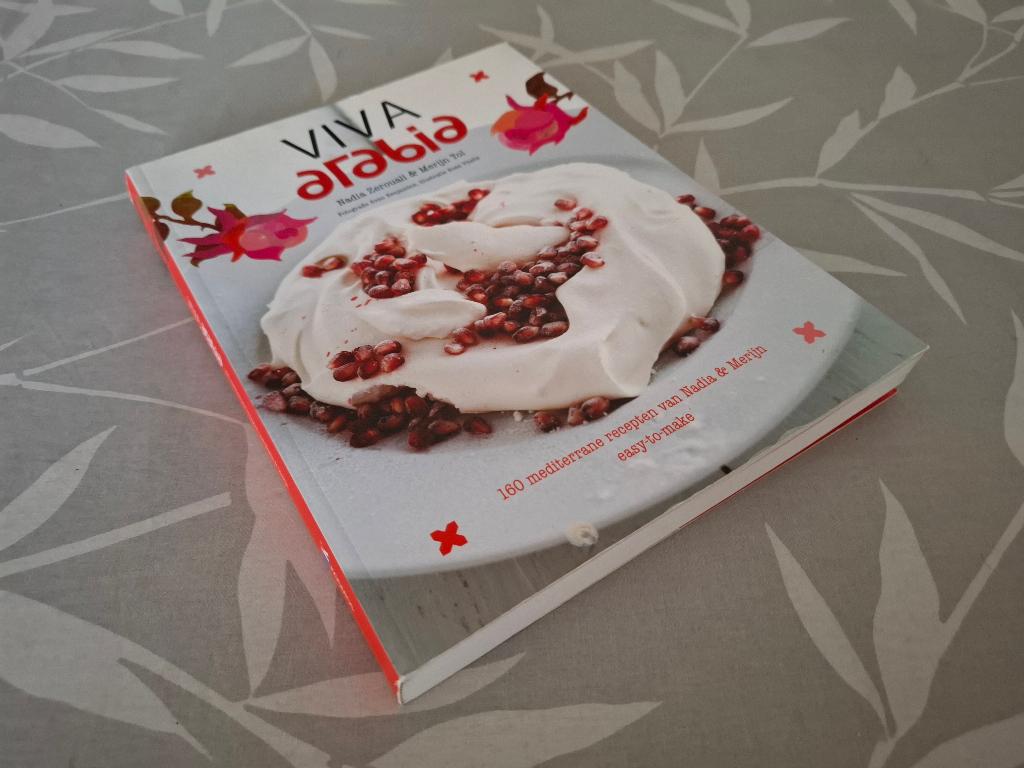 VIVA ARABIA - 160 mediterrane recepten - Nadia & Merijn, Ophalen of Verzenden, Gelezen, Midden-Oosten en Marokko