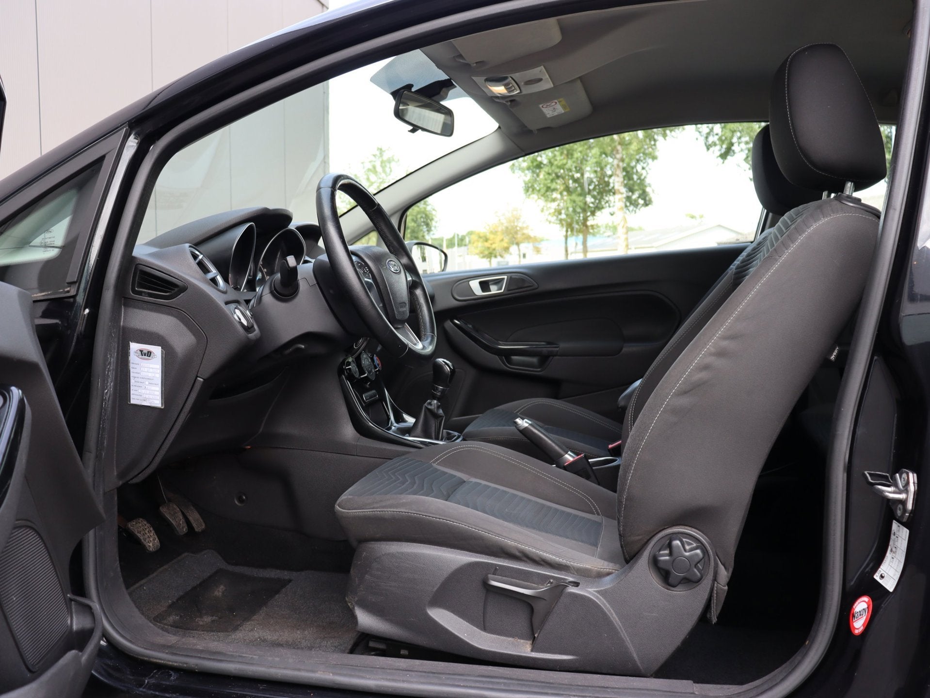 Foto 8 van Ford Fiesta 1.0 EcoBoost Titanium airco org NL
