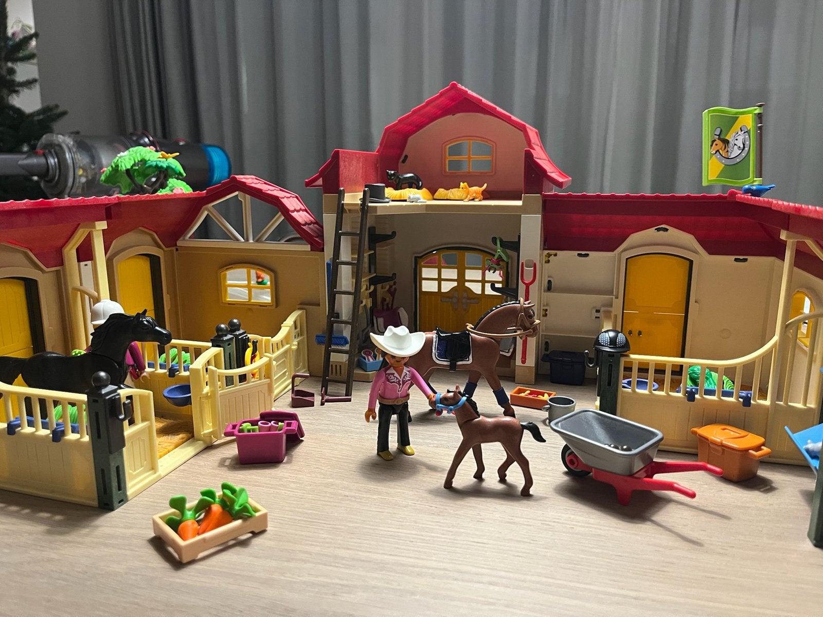 Playmobil Paardenmanege met veel accessoires, Gebouw, Complete set, Ophalen of Verzenden, Zo goed als nieuw
