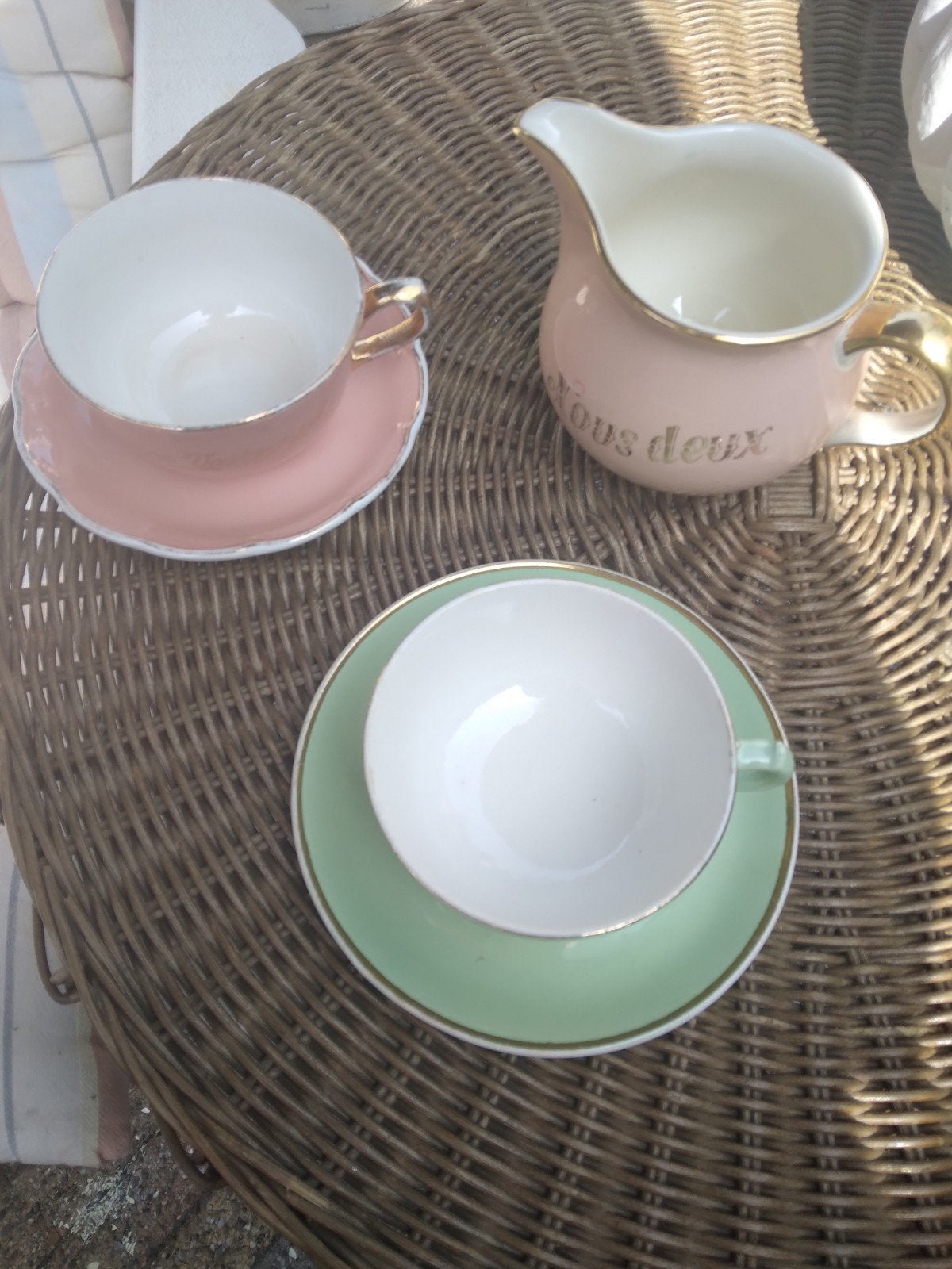 Vintage theekopjes en melkkan, pastelkleuren, Ophalen of Verzenden