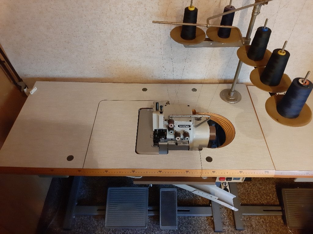 Brother MA4-B581 industrie Lockmachine, 5 draads, 2 naalds, Gebruikt, Ophalen of Verzenden, Lockmachine, Industrieel