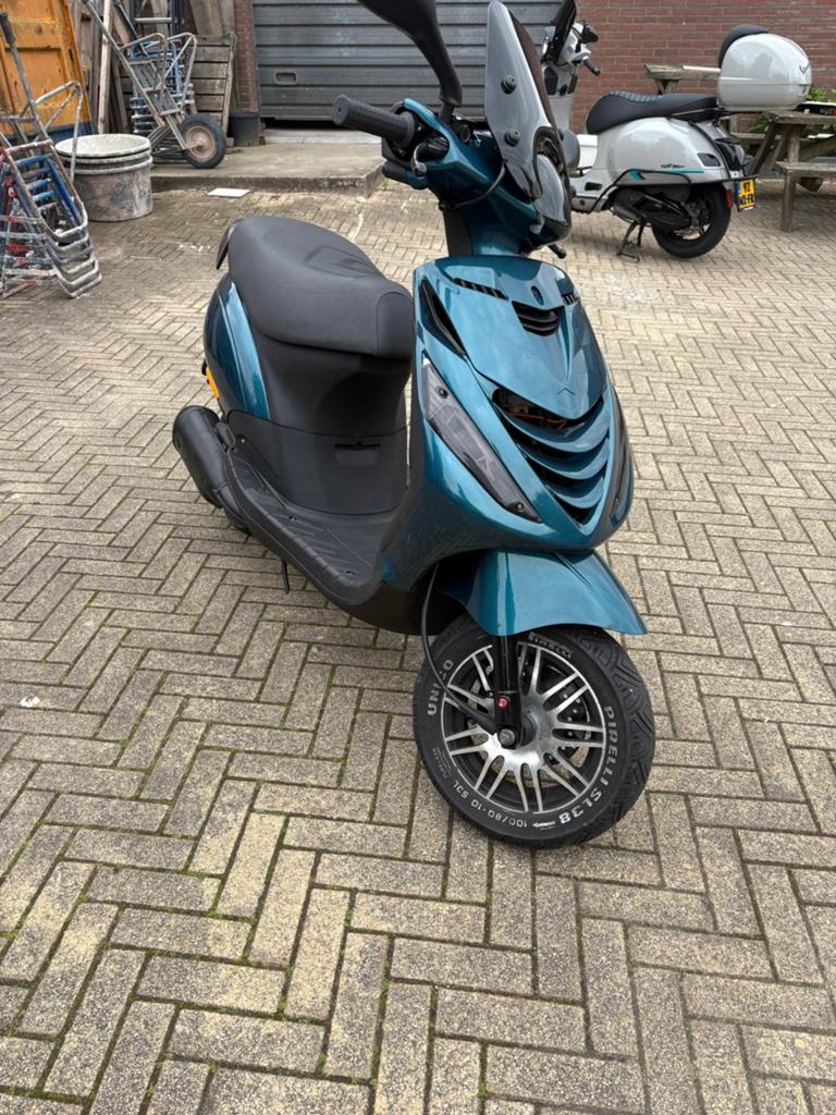 Piaggio Zip 125cc 2T Custom Zip Zeer Snel, Fietsen en Brommers, Scooters | Piaggio, Ophalen of Verzenden, Zo goed als nieuw, Benzine