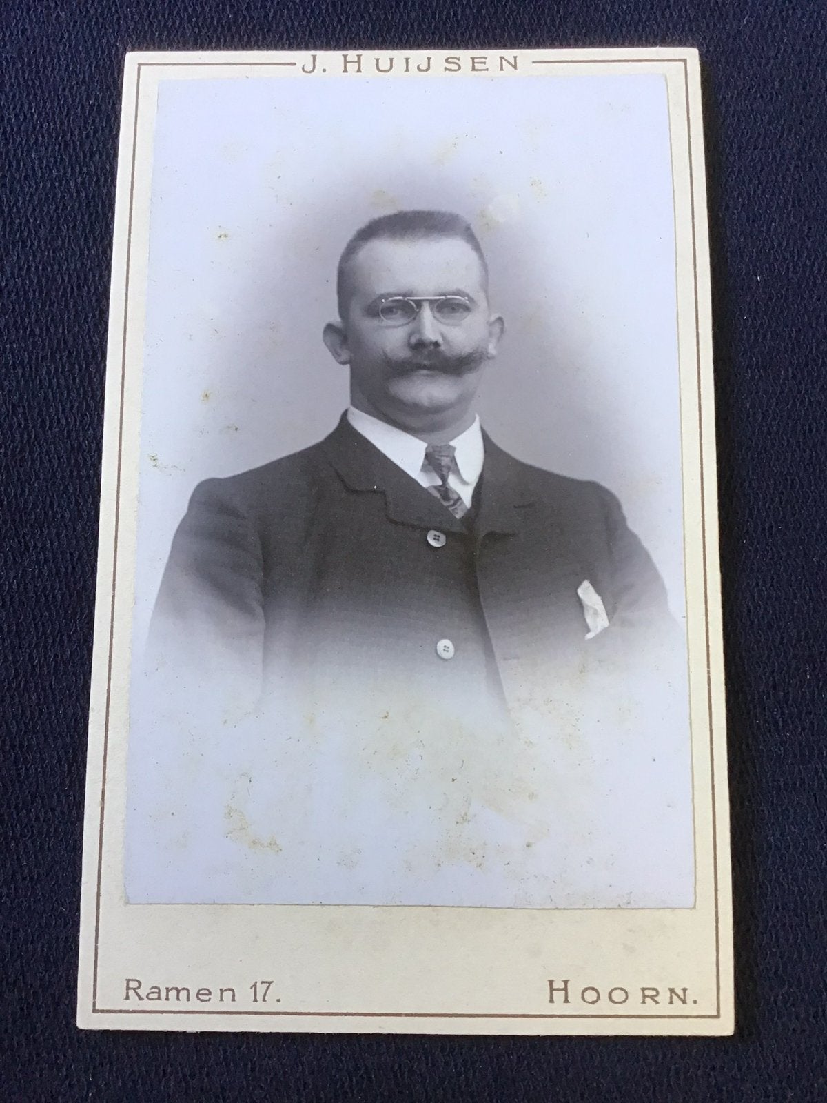 CDV, Man met bril, J.L.T. HUIJSEN, HOORN, Carte de Visite, Ophalen of Verzenden, Voor 1940, Gebruikt, Foto