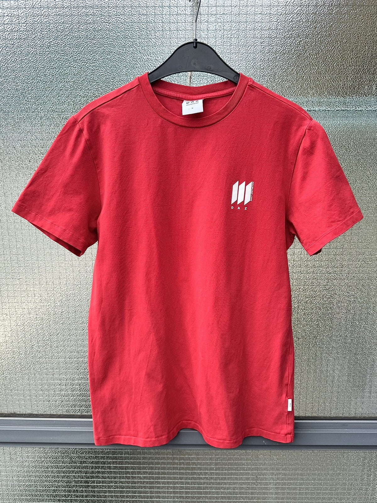 Daily Aesthetikz T-shirt rood heren Maat M met DAZ opdruk, Kleding | Heren, Ophalen of Verzenden, Gedragen, Maat 48/50 (M), Rood