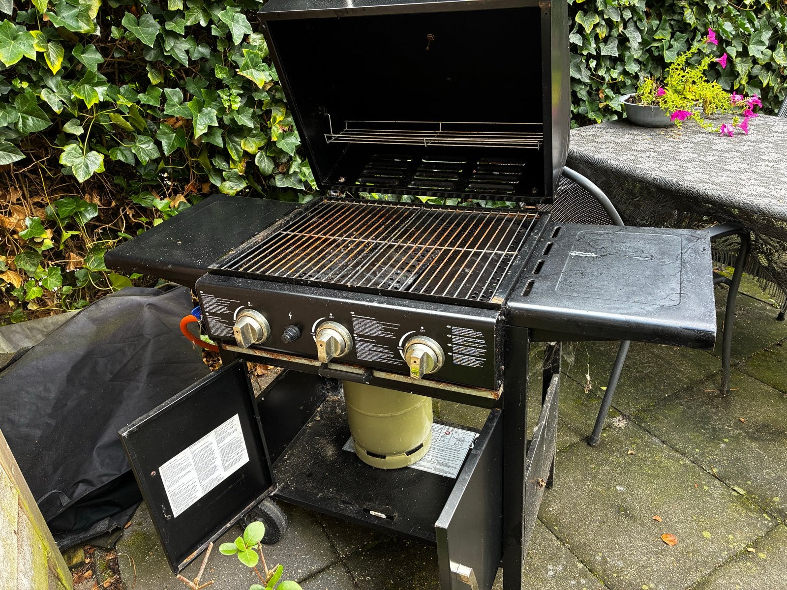 Gratis: Gebruikte gasbarbecue incl gasfles, Tuin en Terras, Ophalen, Gebruikt
