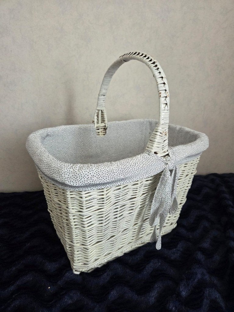 Mand met hengsel, Huis en Inrichting, Woonaccessoires | Schalen en Manden, Mand, Ophalen of Verzenden, Zo goed als nieuw, Riet