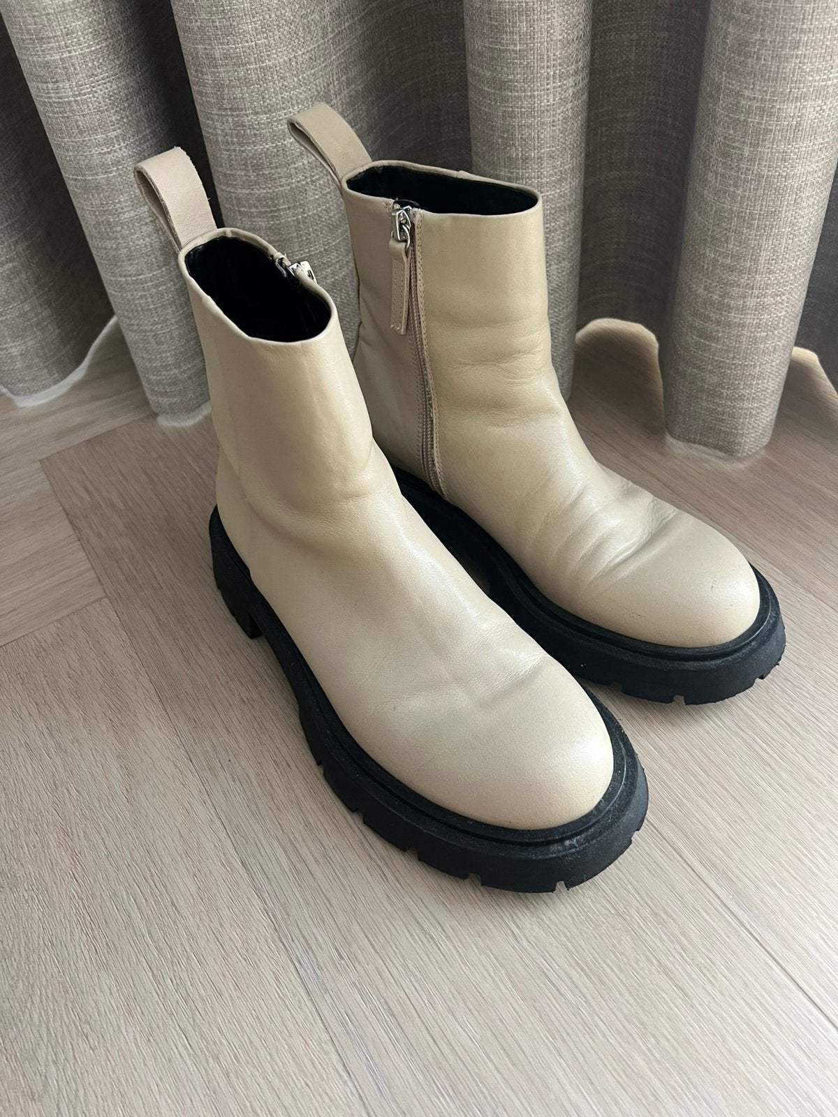 Laarzen van Zara - maat 37, Beige, Lage of Enkellaarzen, Ophalen of Verzenden, Zo goed als nieuw