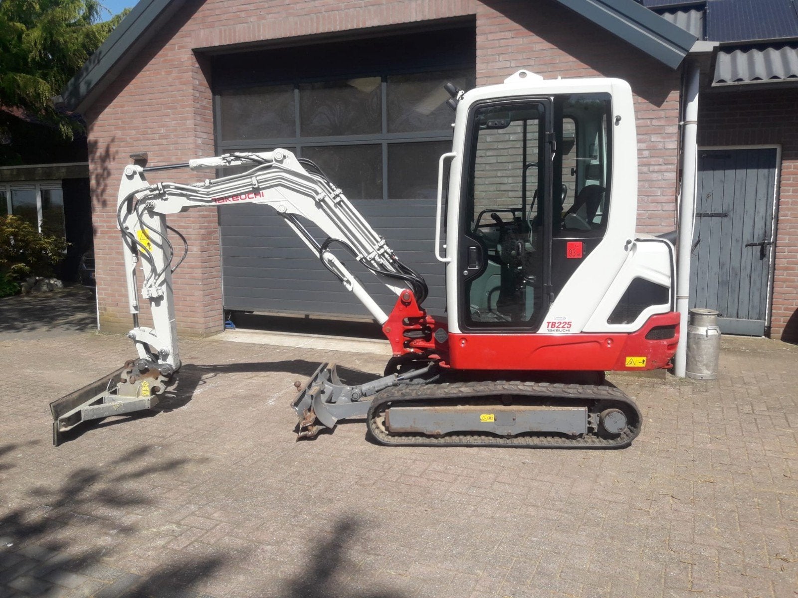 Takeuchi TB225