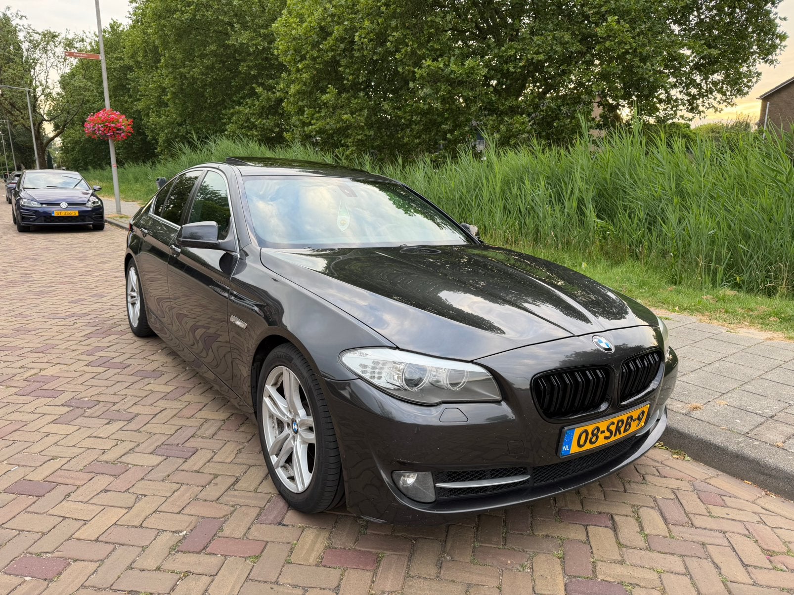 BMW 5-Serie 520i 184pk Aut. Grijs. Motor loopt onregelmatig, Automaat, Achterwielaandrijving, Zwart, 4 cilinders