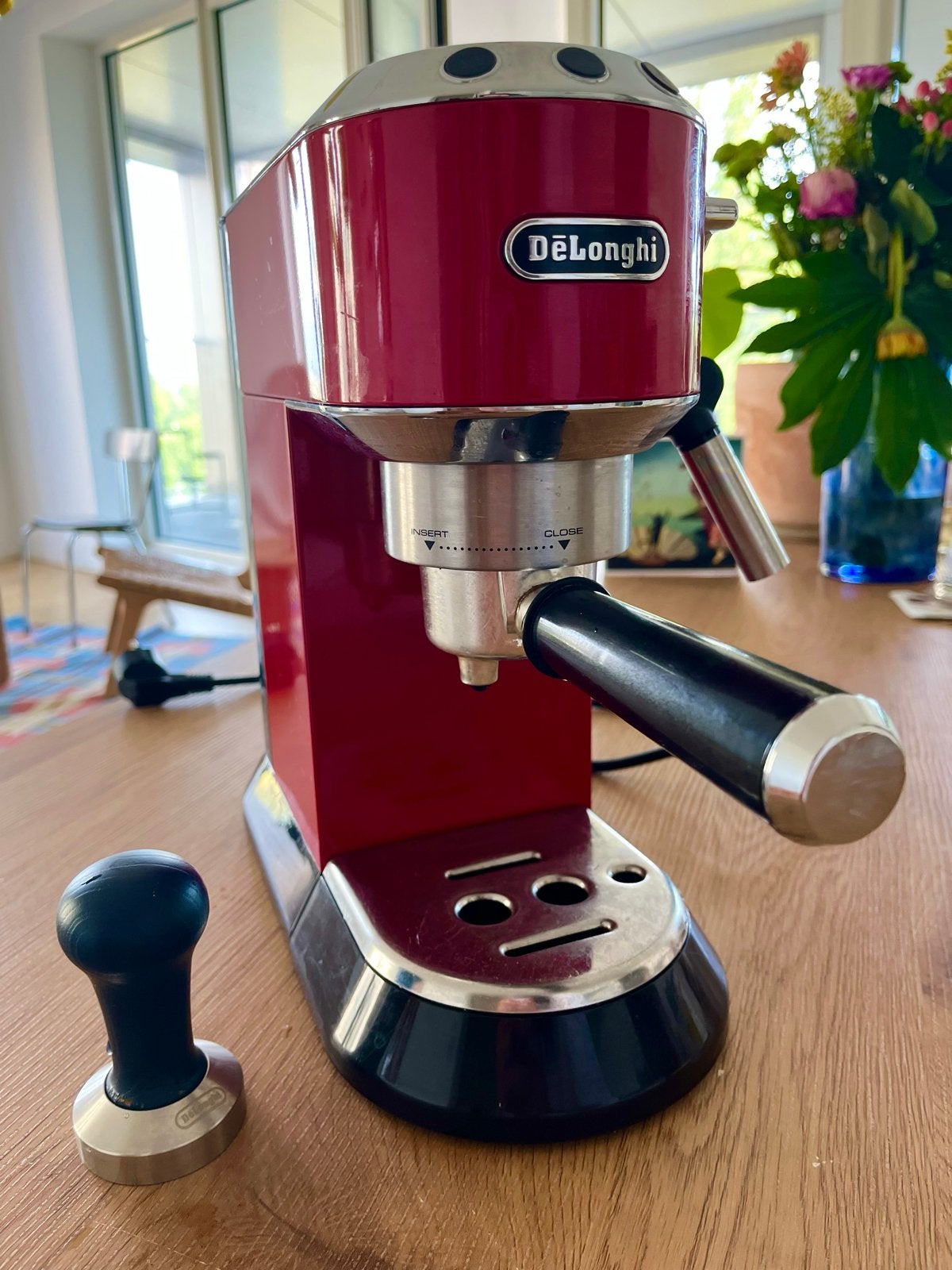 DeLonghi Dedica Espressomachine Rood, Ophalen, Afneembaar waterreservoir, Espresso apparaat, Gemalen koffie