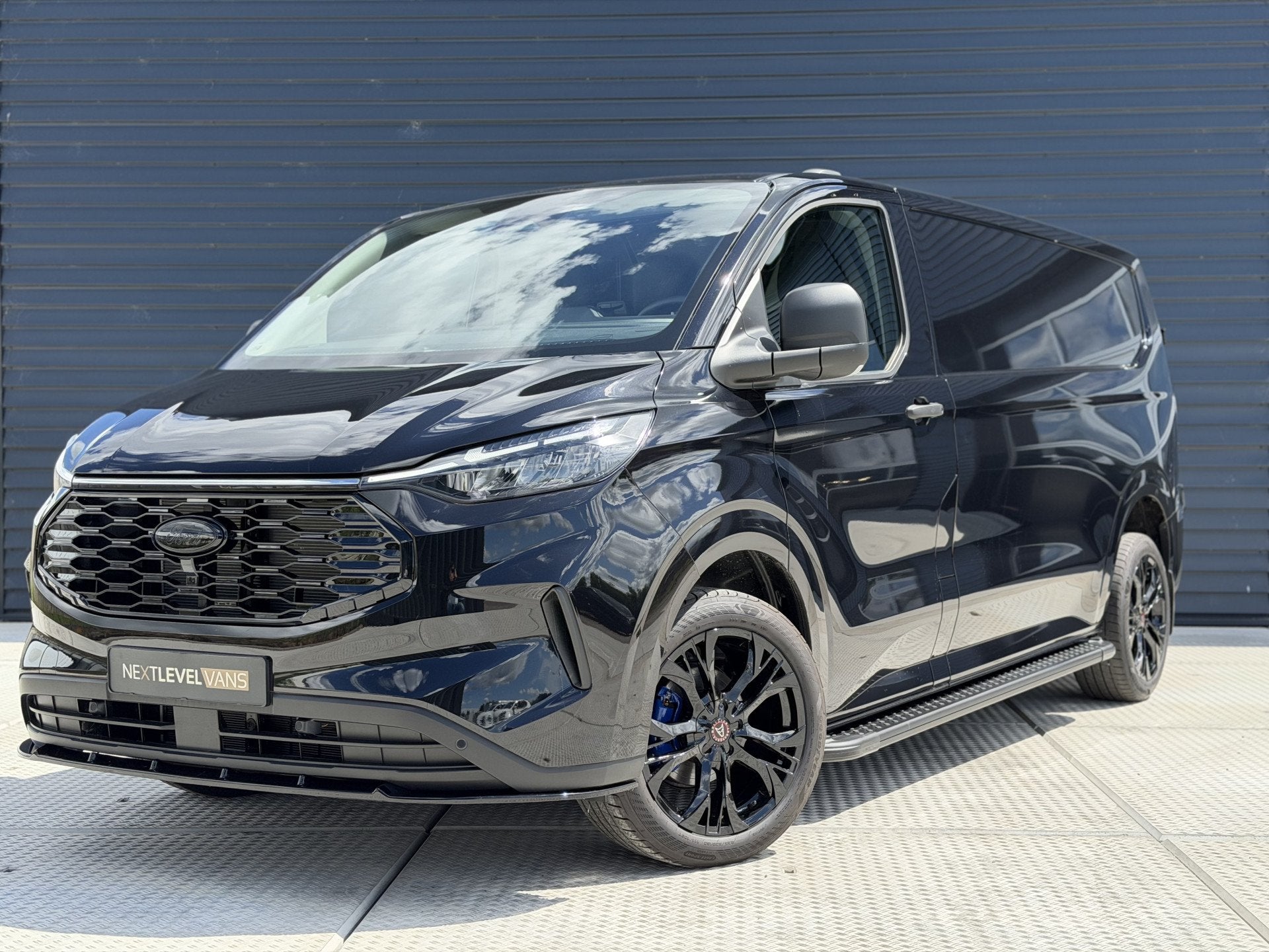 Ford Transit Custom 300 2.0 TDCI L2H1 Trend Navi | Camera |, Auto's, Bestelauto's, Voorwielaandrijving, 136 pk, Gebruikt, 4 cilinders