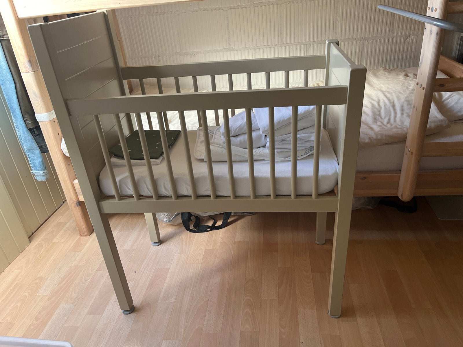 Wiegje met matras, topper en beddengoed, Ophalen, Gebruikt, Hout, Overige kleuren