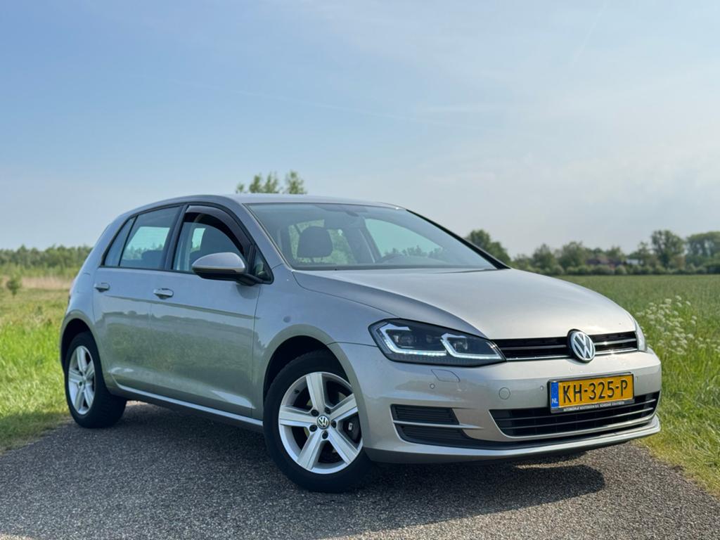 Volkswagen Golf 1.2 TSI | AppleCarplay | Stoelverwarm. | Cam, Auto's, Voorwielaandrijving, Stof, Zwart, 4 cilinders