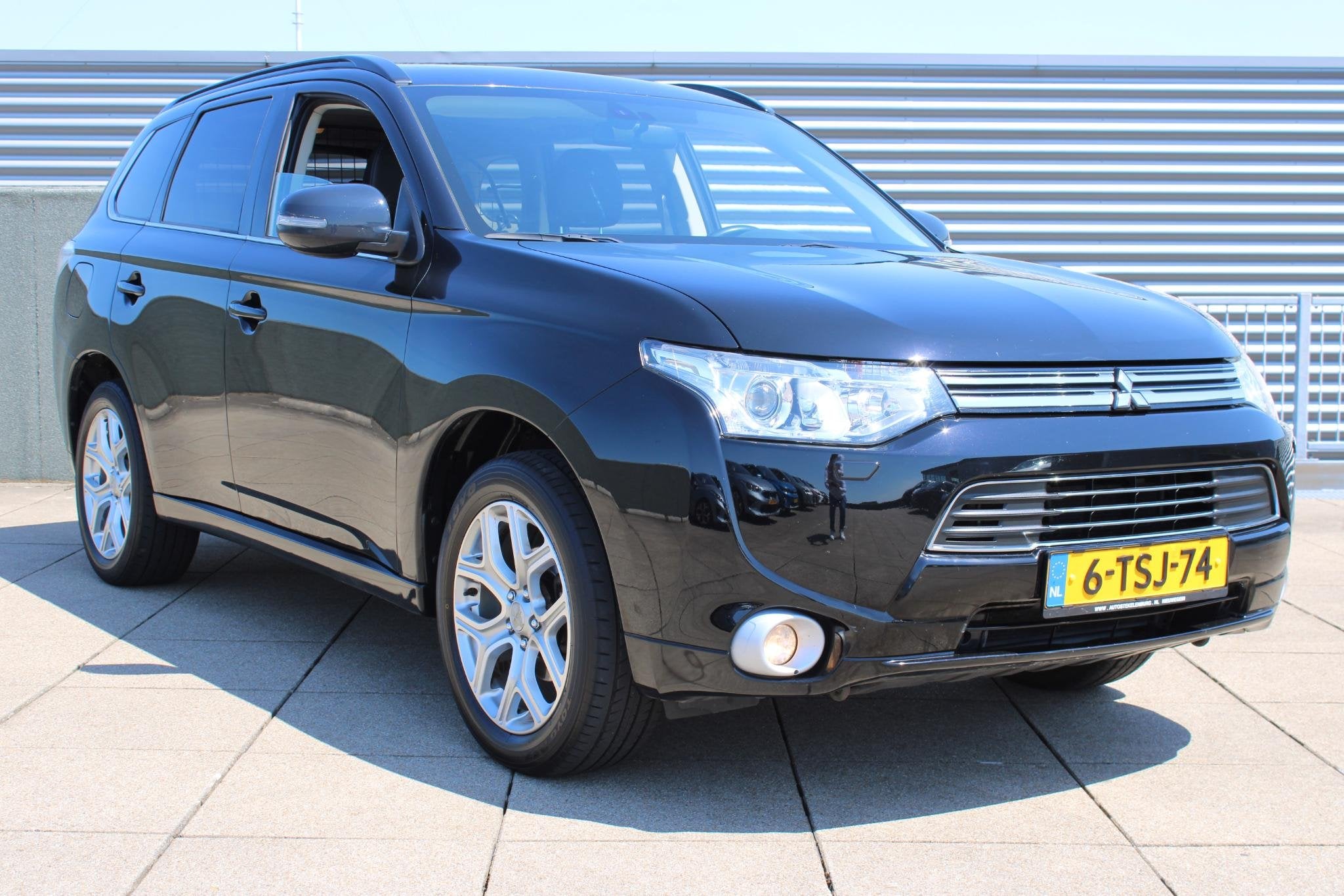 Mitsubishi Outlander 2.0 PHEV Instyle 4WD SCHUIFDAK, TREKHAA, 1998 cc, Euro 6, 4 cilinders, Zwart