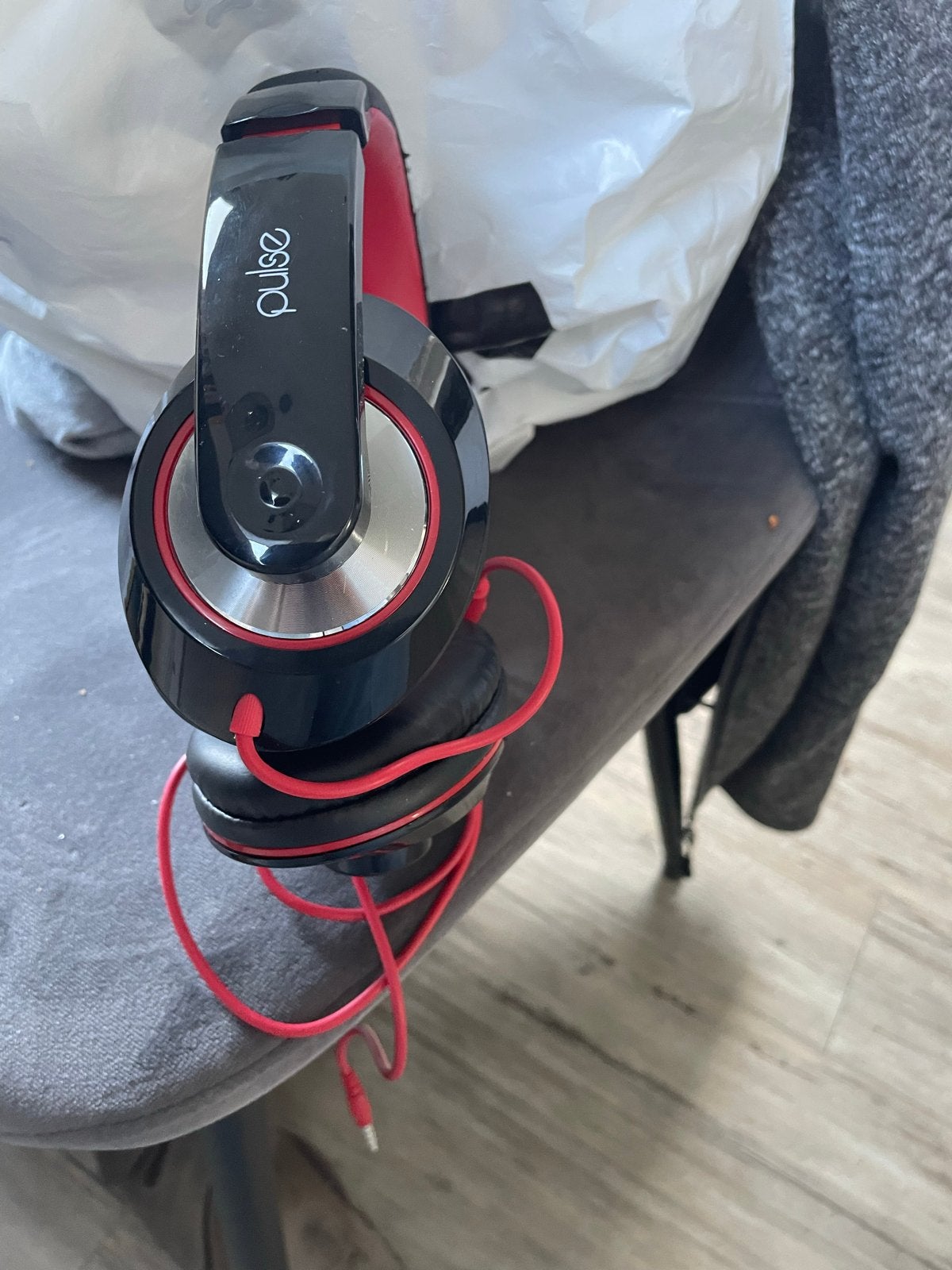 Pulse Koptelefoon - Zwart/Rood met Kabel, Audio, Tv en Foto, Gebruikt, Over-ear, Zwart, Ophalen