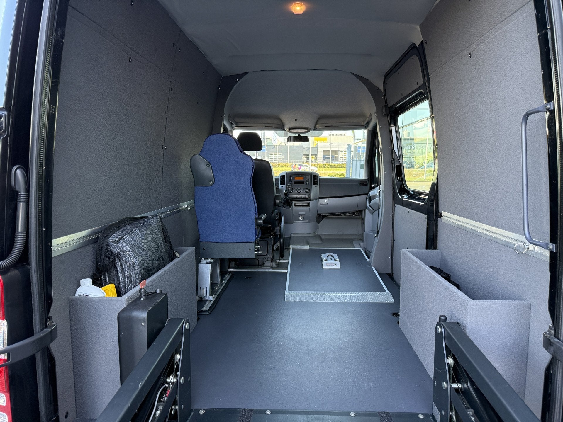 Mercedes-Benz Sprinter L1H2 Rolstoelbus 2+1 Side-To-Side 213, Auto's, 13 km/l, Euro 5, Gebruikt, Zwart