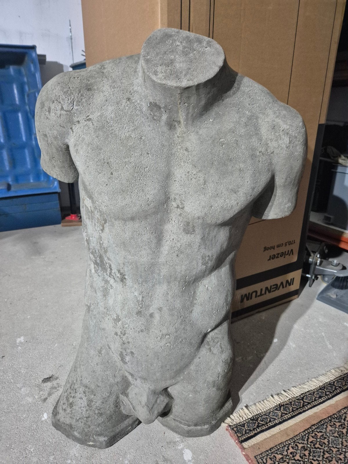 Tuinbeeld mannelijke torso, Ophalen, Gebruikt, Beton, Mensenbeeld