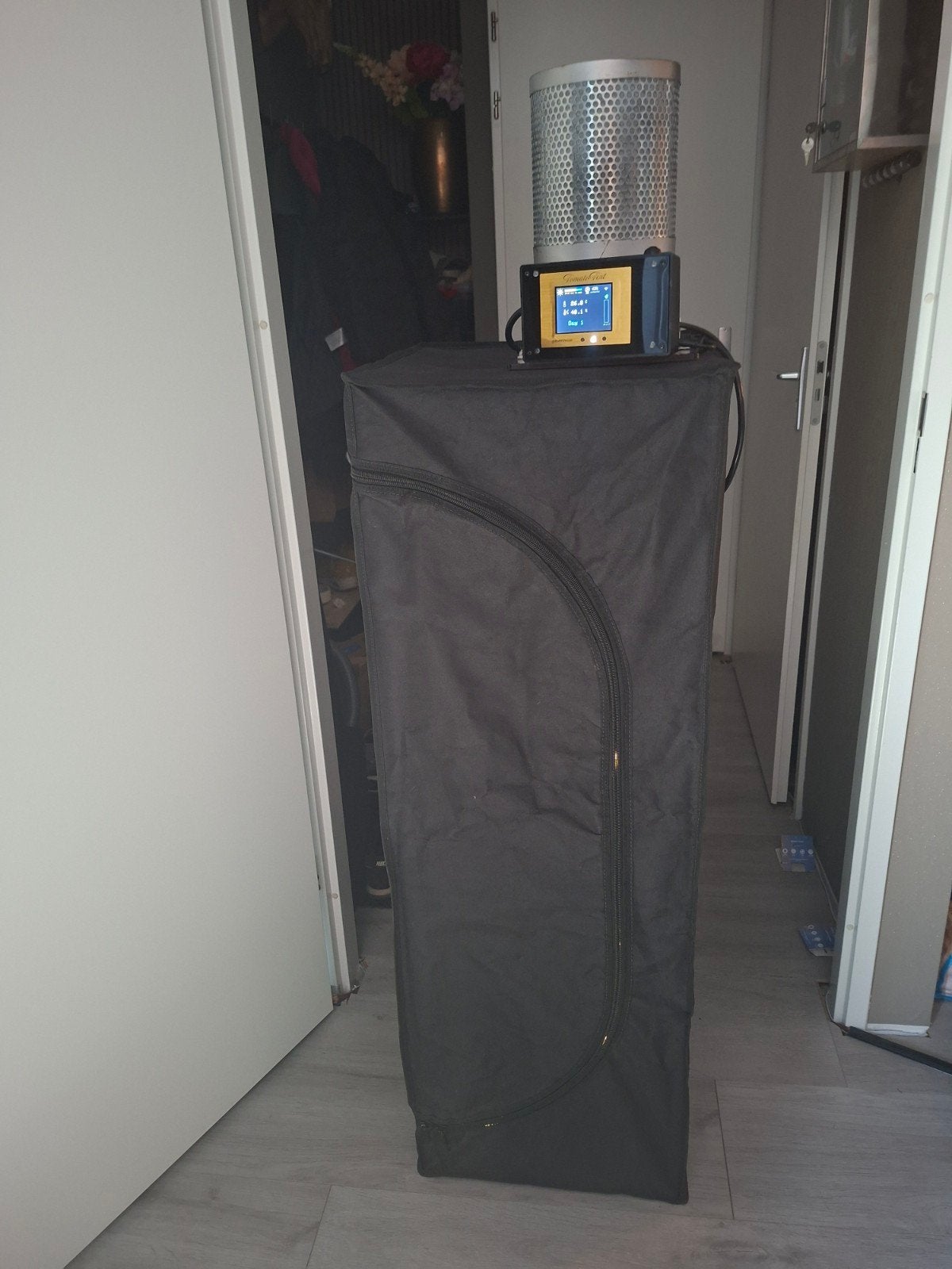 Slimme kweekkast TomatoTent — alles-in-één, plug & play, Tuin en Terras, Kweekspullen, Ophalen, Zo goed als nieuw, Kweektent