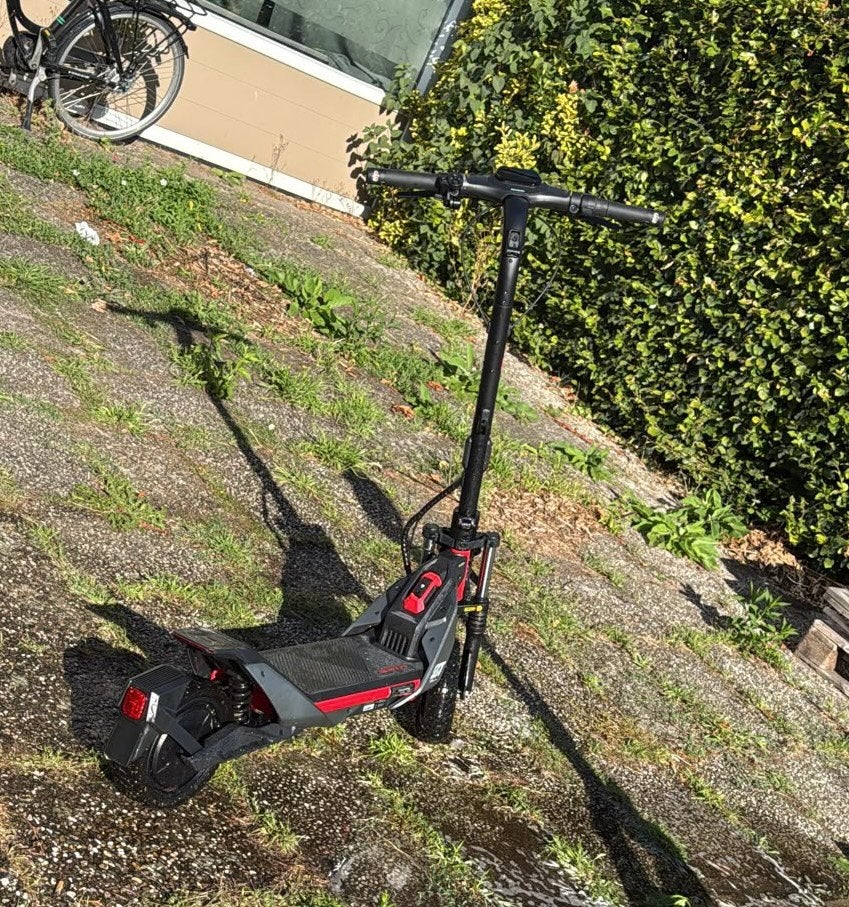 SEGWAY Ninebot Kickscooter ZT3 Pro E elektrische step, Ophalen, Zo goed als nieuw, Elektrische step (E-scooter)