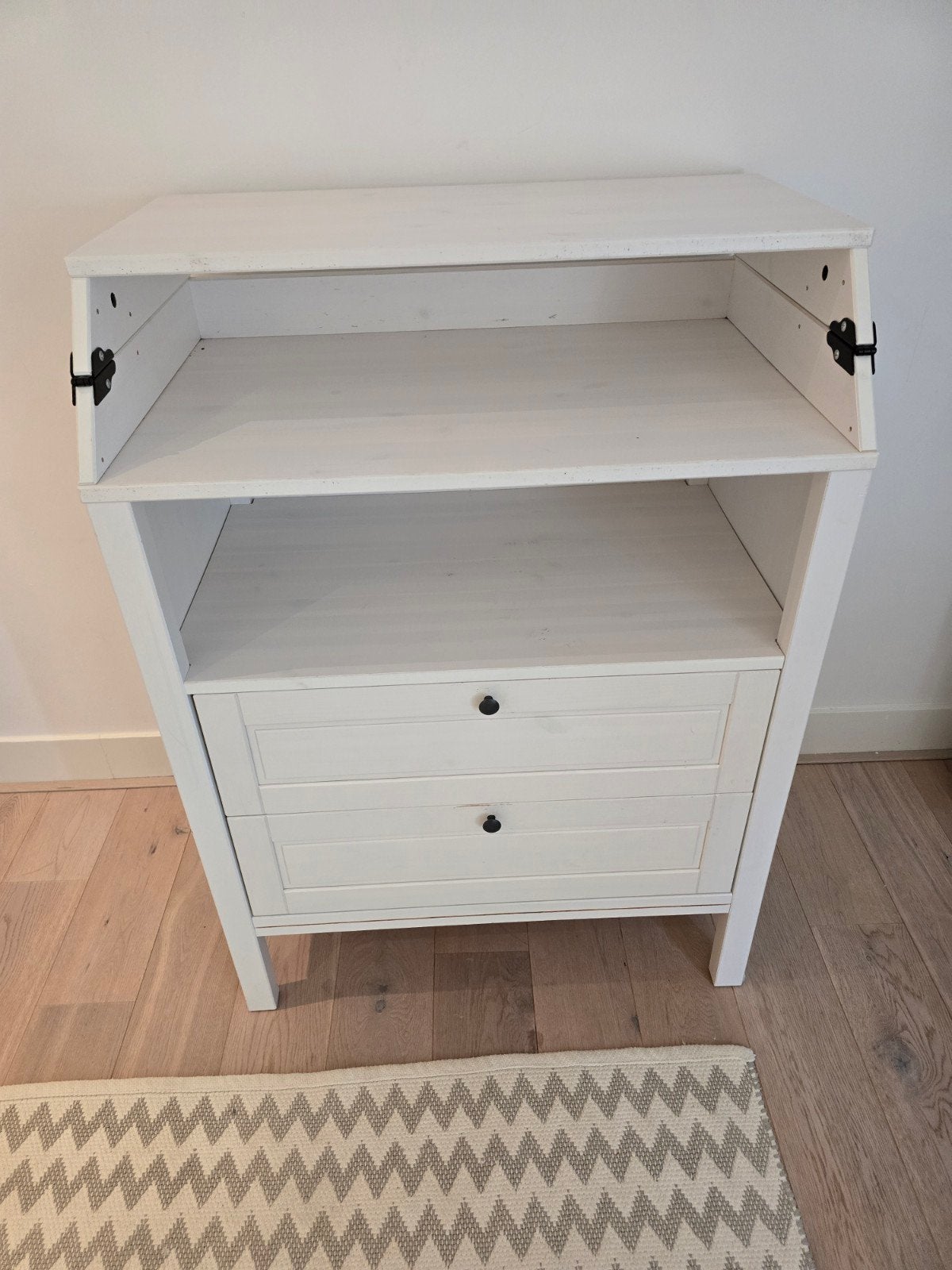 Witte commode met lades en opklapbaar blad, Gebruikt, 75 tot 100 cm, Voetruimte, Minder dan 50 cm