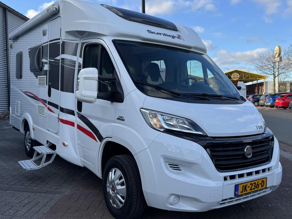 Sunlight T58 130 PK Frans bed- Zeer compact- Origineel NL., Caravans en Kamperen, Campers, Sunlight, Bedrijf, Overige merken, Half-integraal