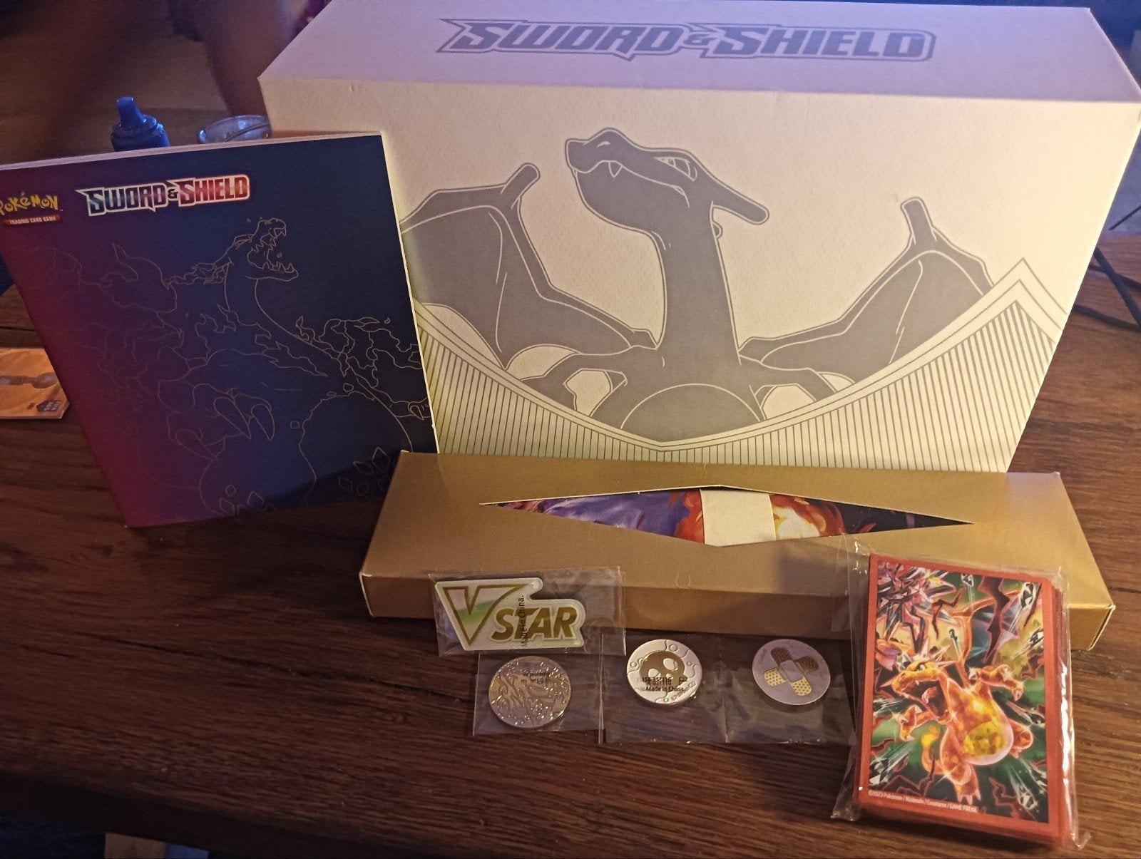 Charizard UPC leeg incl alle toebehoren zie omschrijving, Ophalen of Verzenden, Nieuw