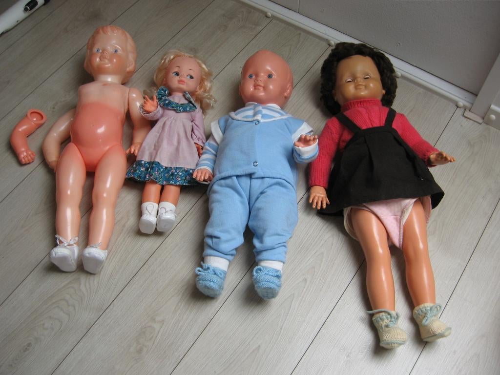 verschil afm 4 verschillende oude baby poppen m slaap oogje, Ophalen of Verzenden, Gebruikt, Pop