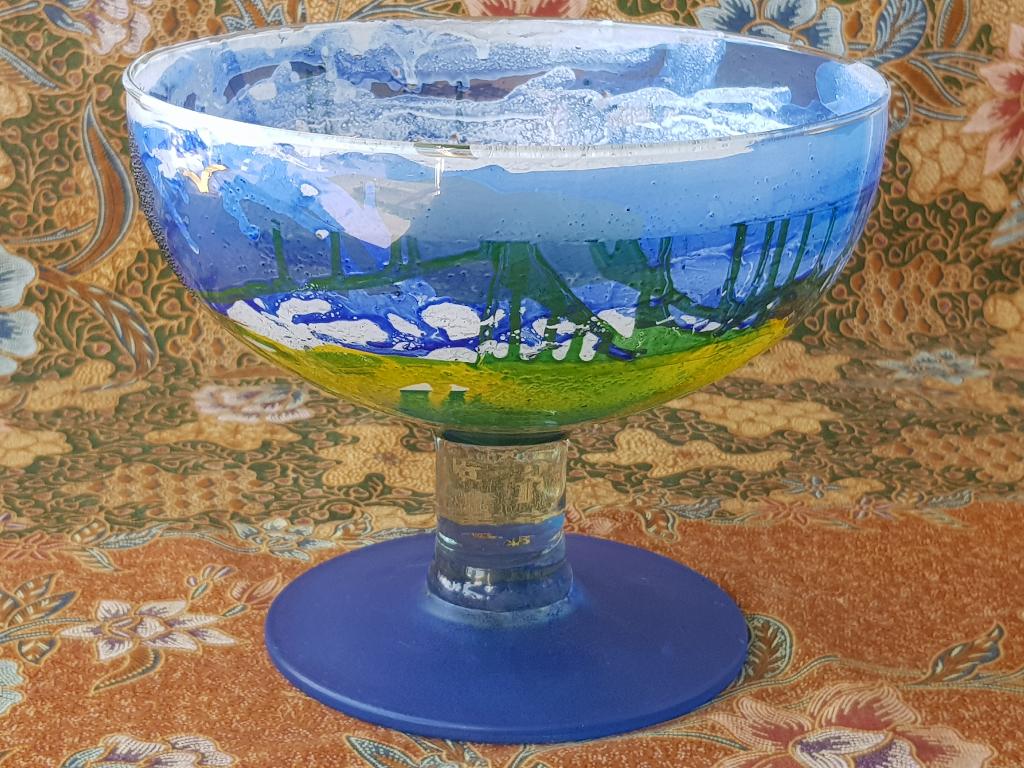 Mooie originele oude glazen schaal uit Engeland 20,7 cm.
