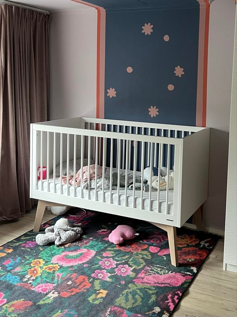 Kidsmill Sixties Babybed Wit Mat / Naturel 70x140 cm, Ophalen of Verzenden, Gebruikt, Jongetje of Meisje