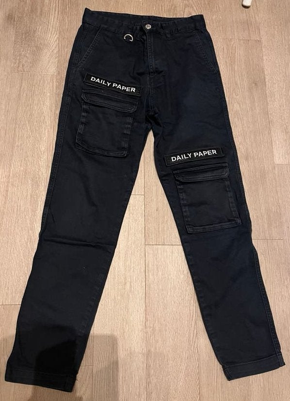 Daily Paper Cargo Pants heren mt S zwart, Kleding | Heren, Broeken en Pantalons, Ophalen of Verzenden, Gedragen, Maat 46 (S) of kleiner