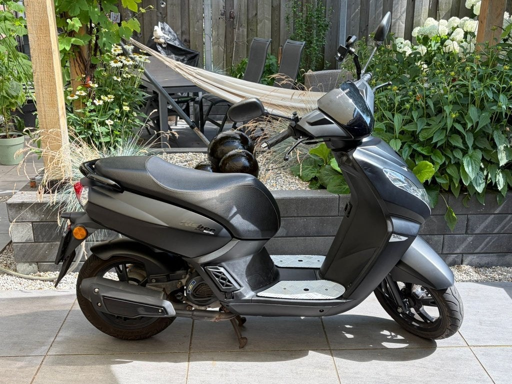 Peugeot Kisbee Black Edition 2021, Ophalen, Gebruikt, Overige modellen, Maximaal 45 km/u