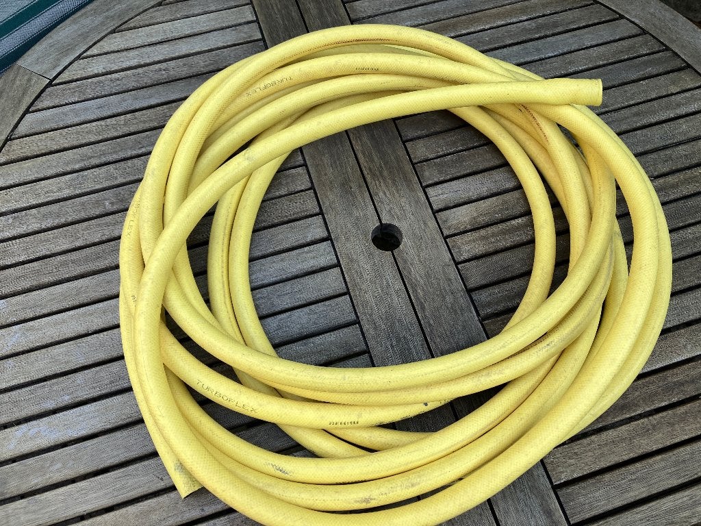 Tuinslang grote diameter van 25 mm lengte 13,5 meter, Tuin en Terras, Tuinslangen, Ophalen of Verzenden, Zo goed als nieuw, Tuinslang