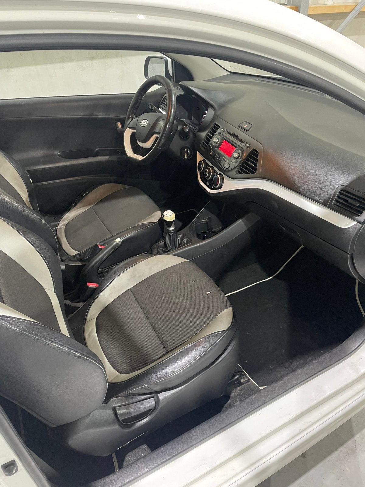 Foto 9 van Kia Picanto 1.2 Cvvt 3-DRS 2012 Wit