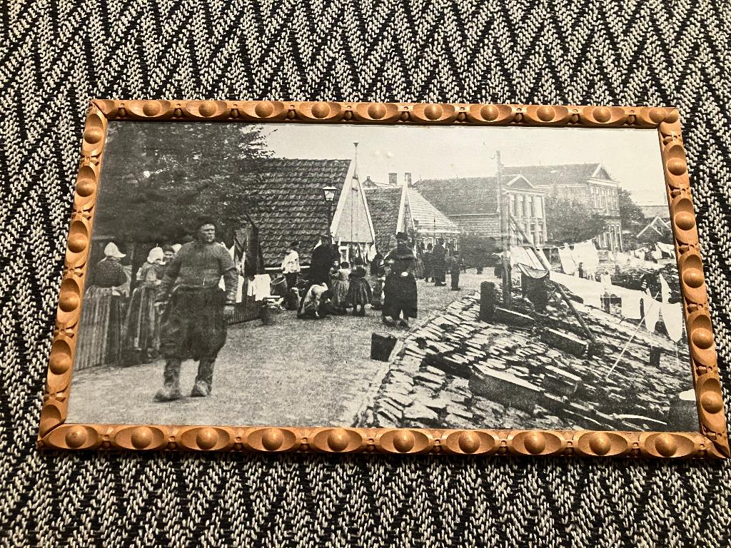 prent in lijst volendam dijk foto, Ophalen, Voor 1940, Klederdracht, Foto