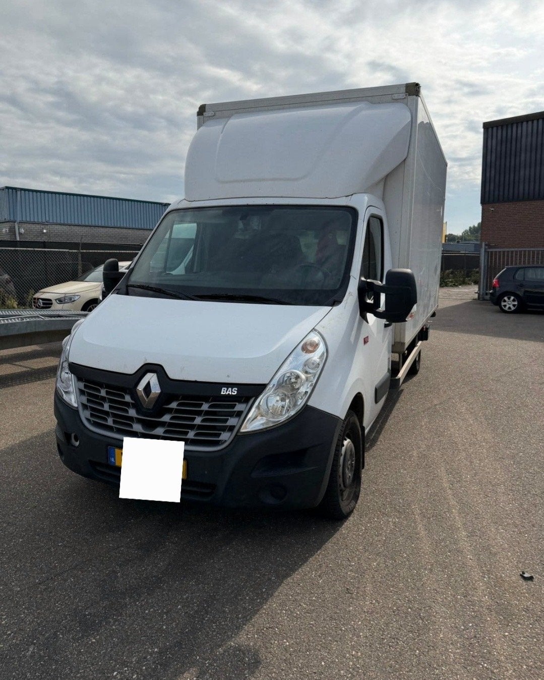 bakwagen te huur 115 per dag k.m vrij, Ophalen of Verzenden, Zo goed als nieuw, Sneakers of Gympen