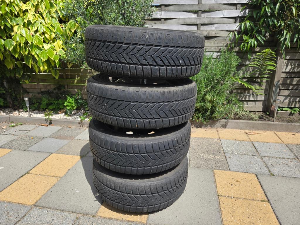 Vredestein Snowtrac 2 Winterbanden 205/55 R16, Ophalen, Gebruikt, 16 inch, Band(en)
