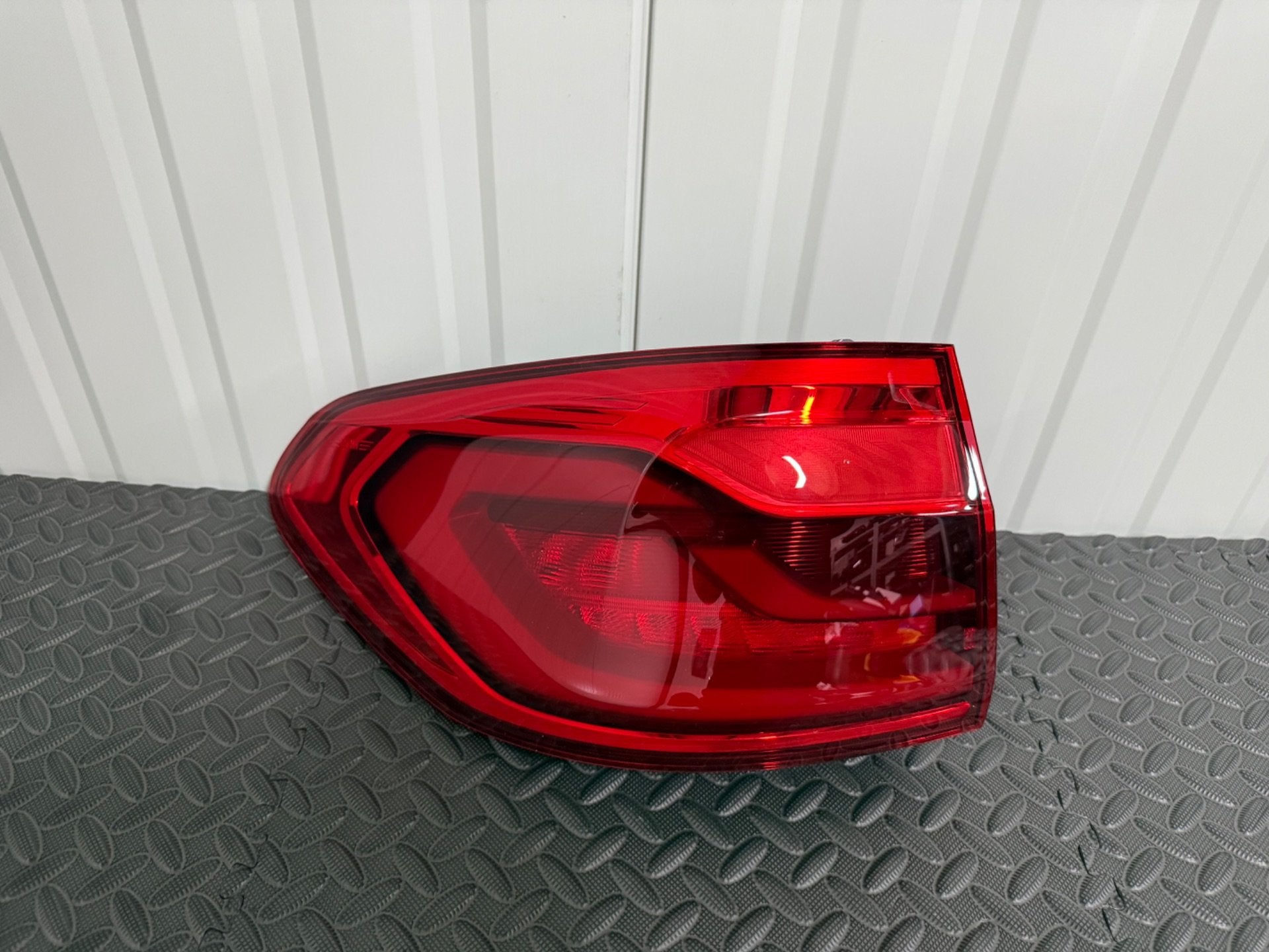 Nieuw Bmw 5 serie G31 achterlicht L 7388947 orgineel, Petuelring 130
80788  Munich, DE, Info@bmw.de, Nieuw, Ophalen of Verzenden