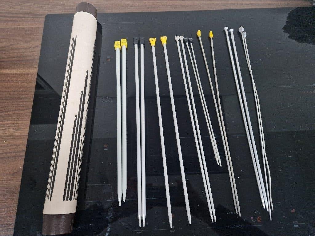 Vintage opbergkoker jaren 70 incl breinaalden, Ophalen of Verzenden, Zo goed als nieuw, Breien, Naald