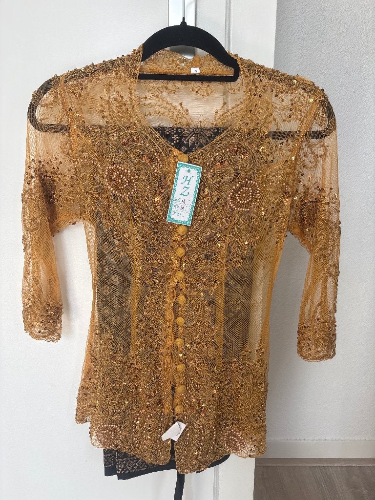 NIEUW! Indonesische set Kain kebaya goud/ gold, Kleding | Dames, Ophalen, Overige typen, Overige kleuren, Nieuw