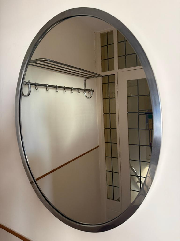 Ovale spiegel met metalen frame, Huis en Inrichting, Woonaccessoires | Spiegels, Gebruikt, Ophalen of Verzenden, Minder dan 100 cm