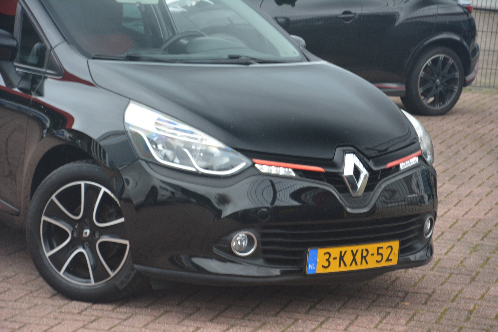 Renault Clio 0.9 TCe Expression | Navigatie | Trekhaak | Air, Voorwielaandrijving, Stof, Zwart, 540 kg