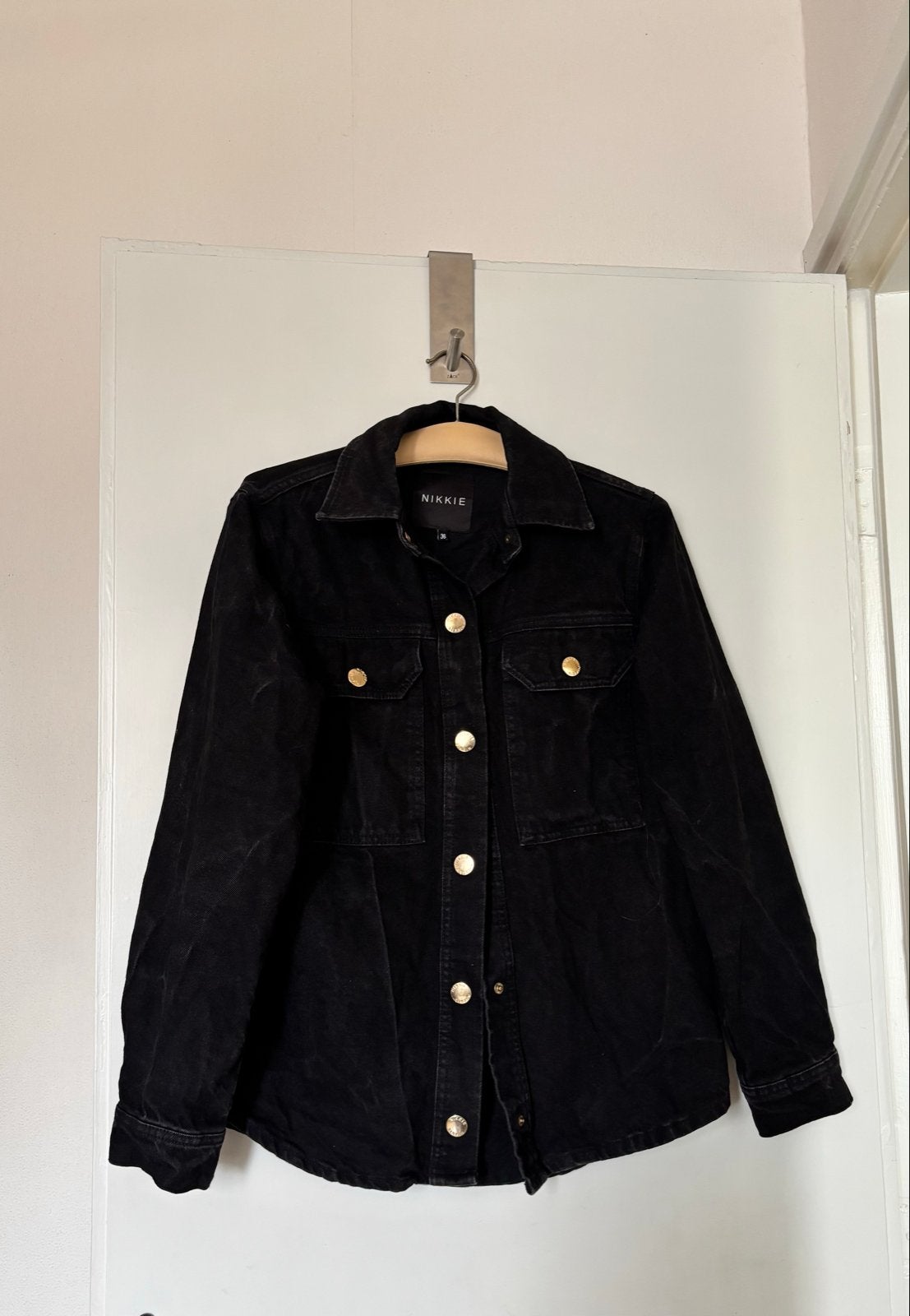 Nikkie jeans jasje zwart maat 36 met drukknopen, Ophalen of Verzenden, Gedragen, Maat 36 (S), Zwart