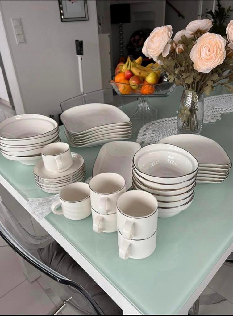 Modern Wit Servies met Zilveren Rand - 24-delig, Ophalen, Keramiek, Zo goed als nieuw, Effen