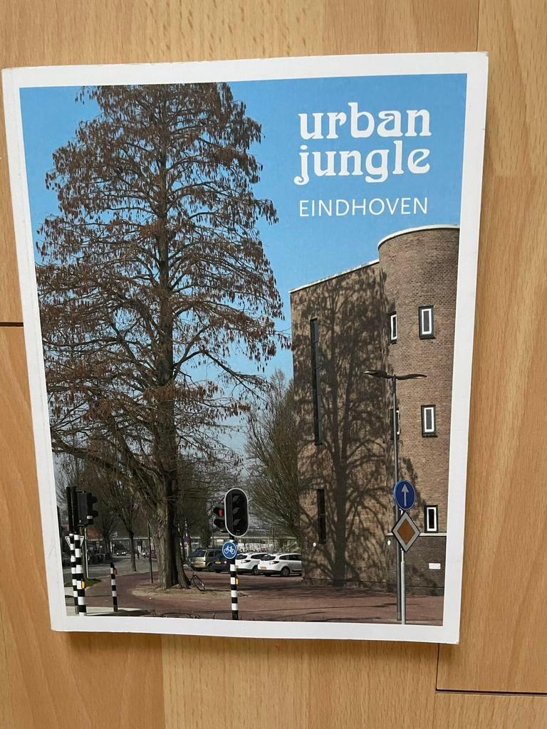 Urban Jungle Eindhoven - Fotoboek over stadsbomen, Boeken, Ophalen of Verzenden, Zo goed als nieuw, Overige onderwerpen