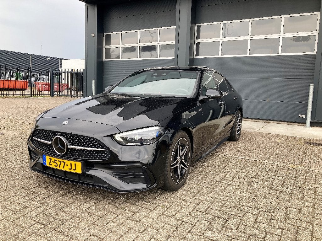 Mercedes-Benz C-Klasse C220 d 200pk 9G-TRONIC 2024 Zwart AMG, Auto's, Dealer onderhouden, 1800 kg, 4 cilinders, 1645 kg