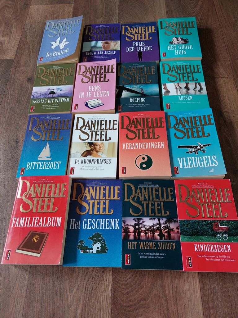 16 PRACHTIGE BOEKEN VAN DANIELLE STEEL, Ophalen of Verzenden, Zo goed als nieuw