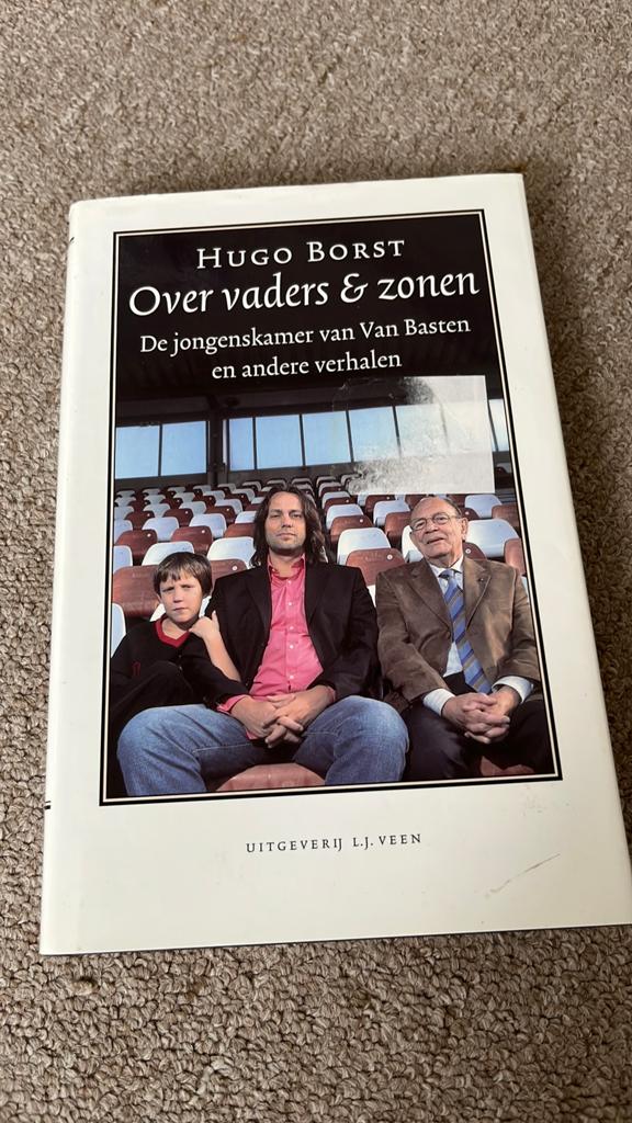 Hugo Borst - Over vaders & zonen, Boeken, Ophalen of Verzenden, Gelezen, Nederland