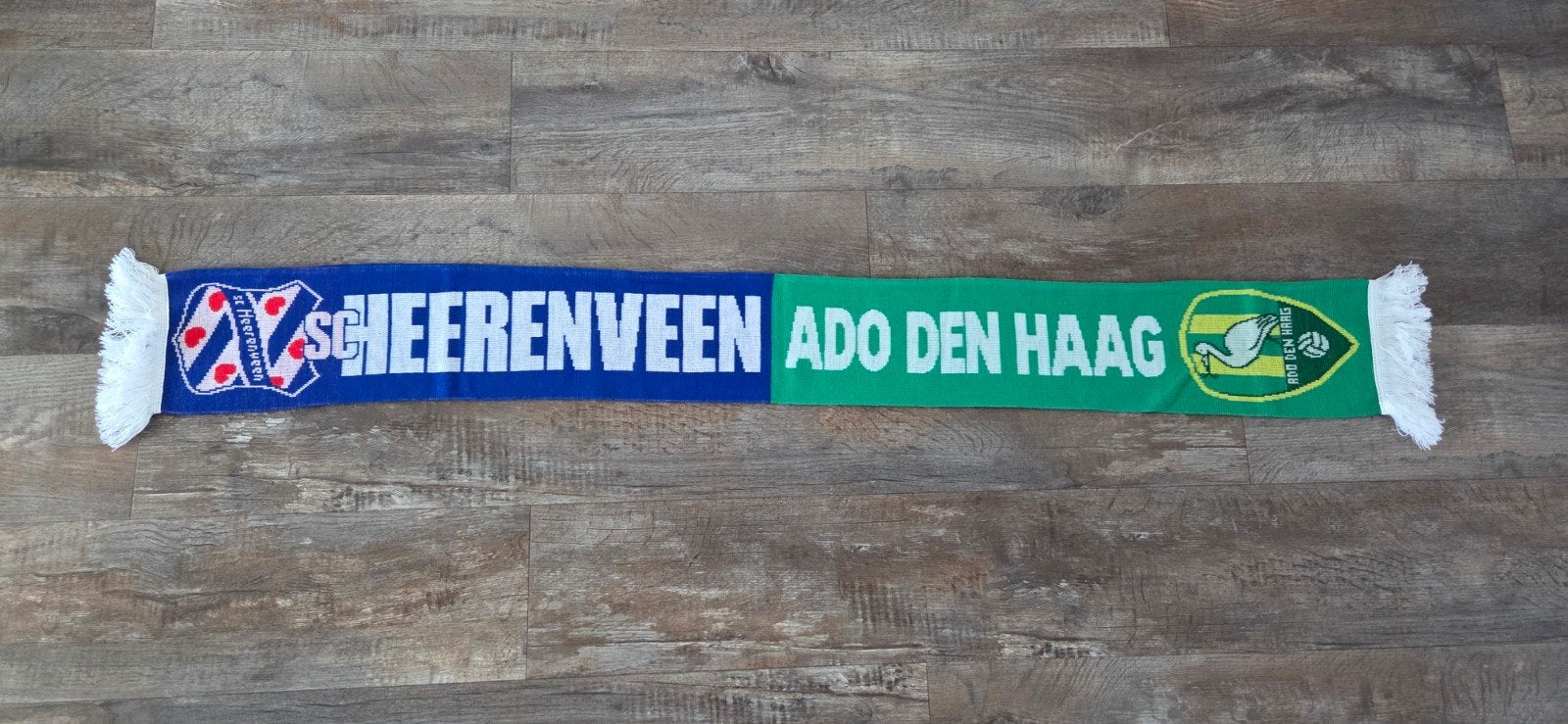 Sjaal SC Heerenveen - ADO Den Haag, Verzamelen, Ophalen of Verzenden, Zo goed als nieuw, Overige binnenlandse clubs, Vaantje of Sjaal