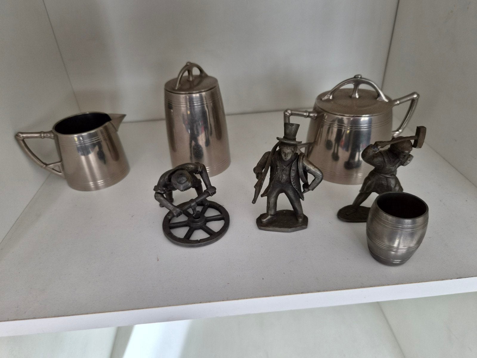 Lood/Tin miniaturen en theeservies, Ophalen